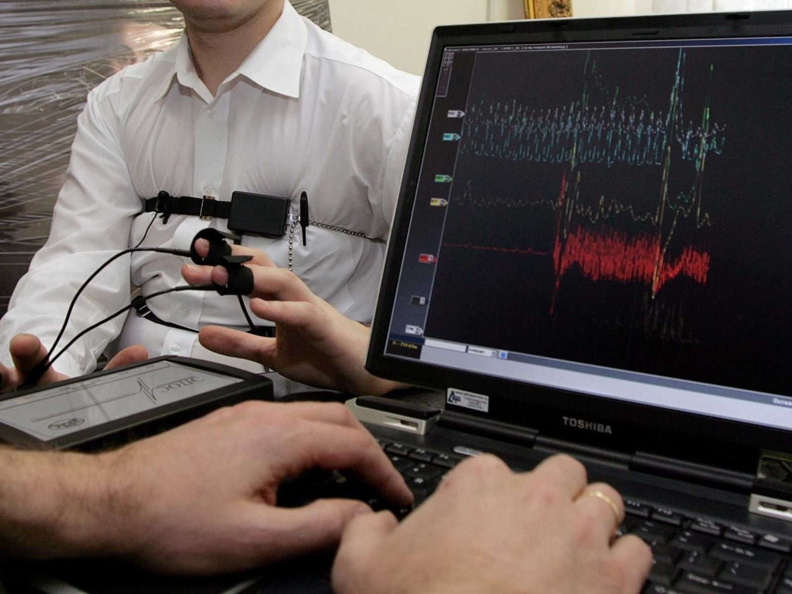 What Is A Polygraph Or Lie Detector Test ? 1 Lie Detector